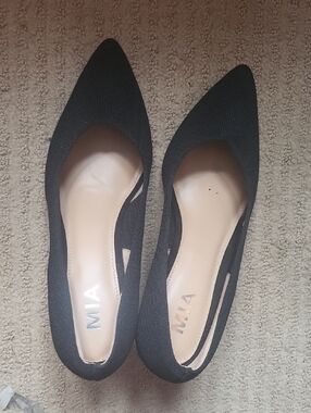 MIA Black Pointed Knit Heels